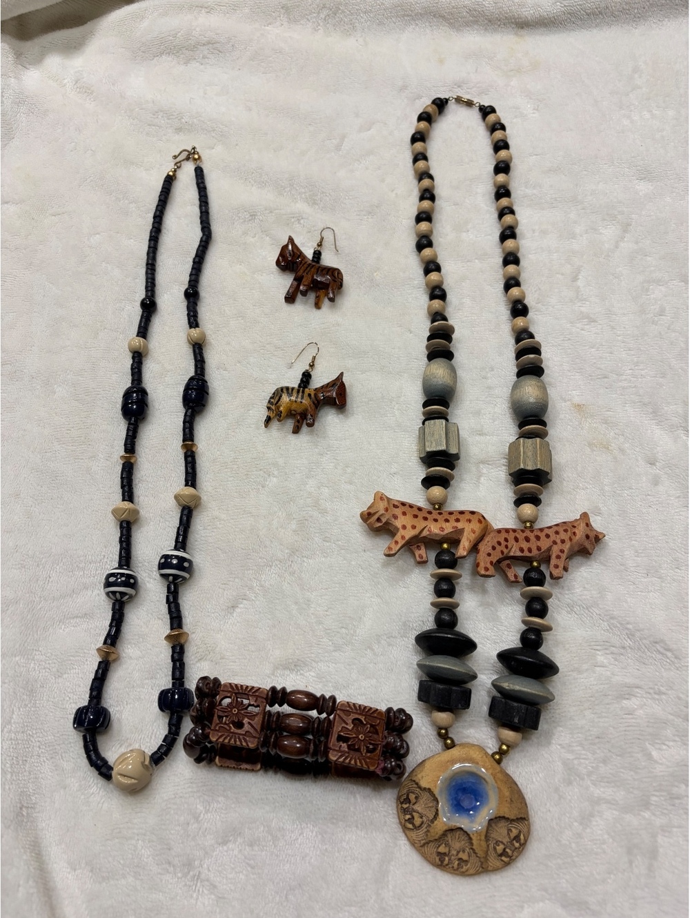 Vntage African-inspired jewelry set hand-carved wooden necklace bracelet earring